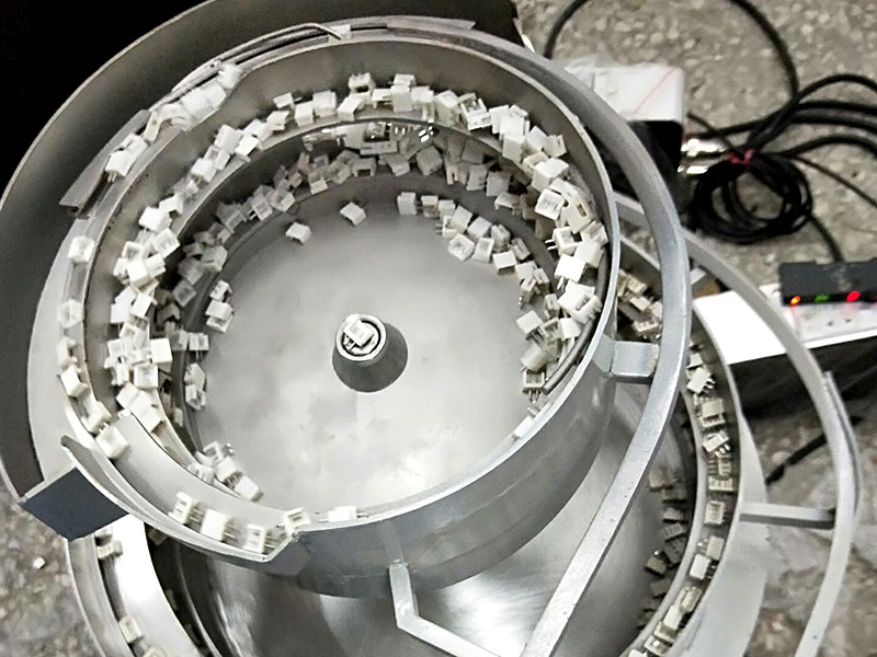 开振动盘厂需要买什么设备呢？