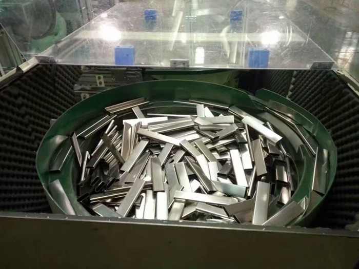 连接器塑胶振动盘